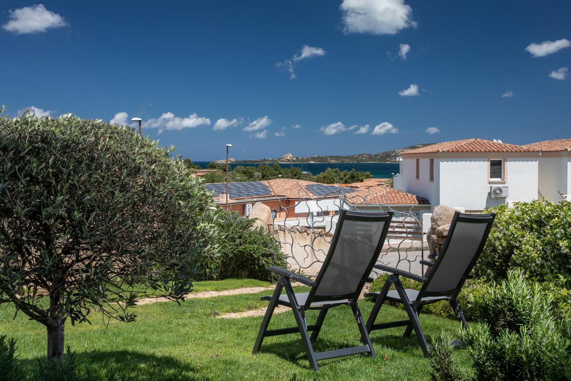Le Maree Apartments Cannigione Bagian luar foto