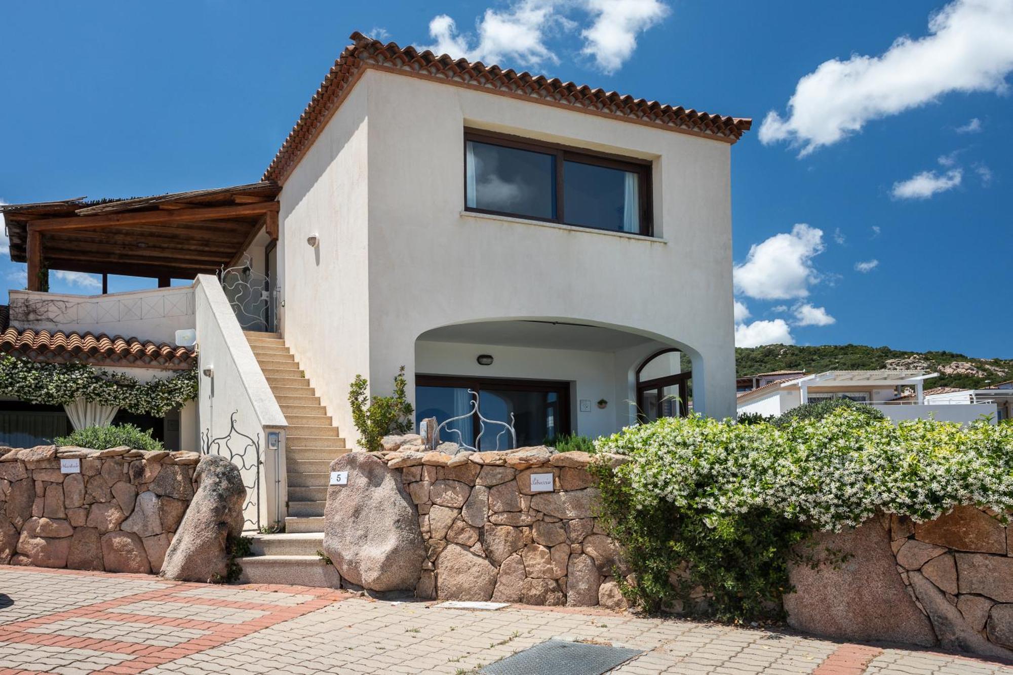 Le Maree Apartments Cannigione Bagian luar foto